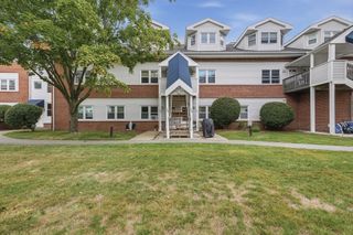 26 School St 204, Hull, MA 02045