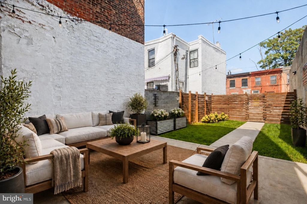 1551 E BERKS ST, PHILADELPHIA, PA 19125 — exterior