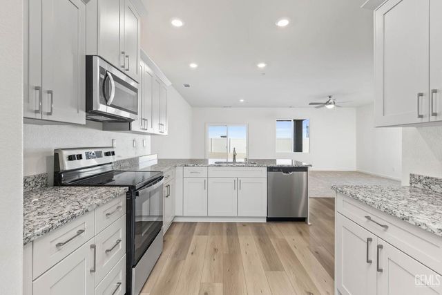 7919 Blueberry Avenue, Bakersfield, CA 93313