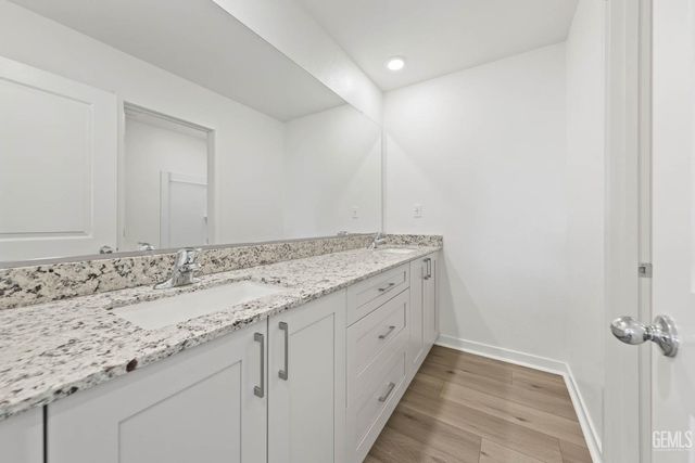 7919 Blueberry Avenue, Bakersfield, CA 93313