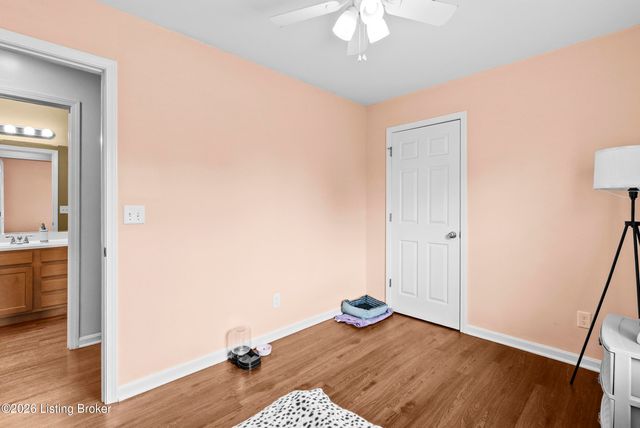 4405 Debbie Ct, Louisville, KY 40213