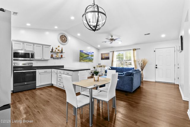 4405 Debbie Ct, Louisville, KY 40213