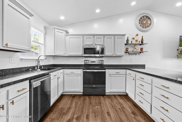 4405 Debbie Ct, Louisville, KY 40213