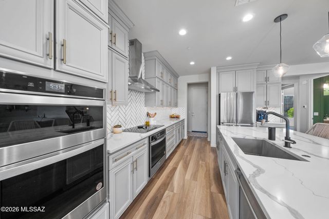 7911 S Land Grant Drive, Tucson, AZ 85747