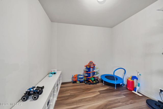 7911 S Land Grant Drive, Tucson, AZ 85747