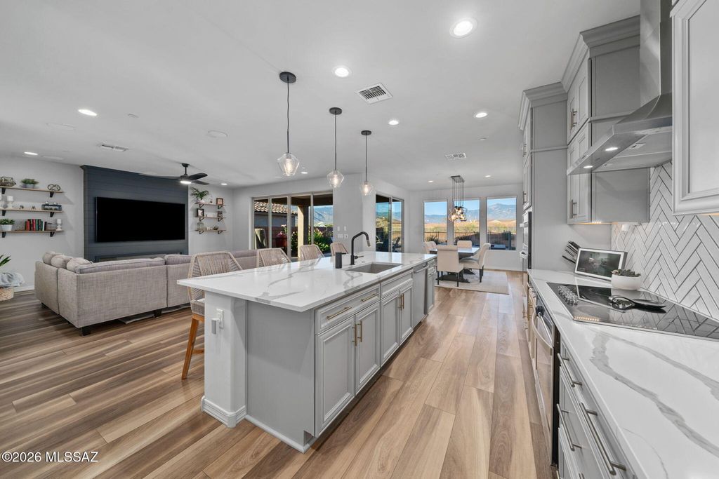 7911 S Land Grant Drive, Tucson, AZ 85747