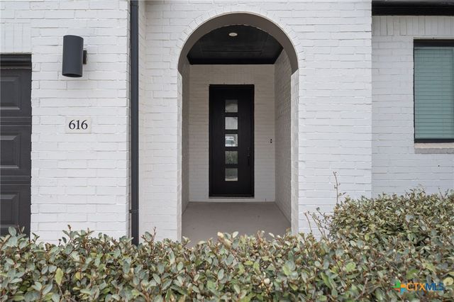 616 Hallwood Drive, Liberty Hill, TX 78642