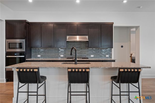 616 Hallwood Drive, Liberty Hill, TX 78642