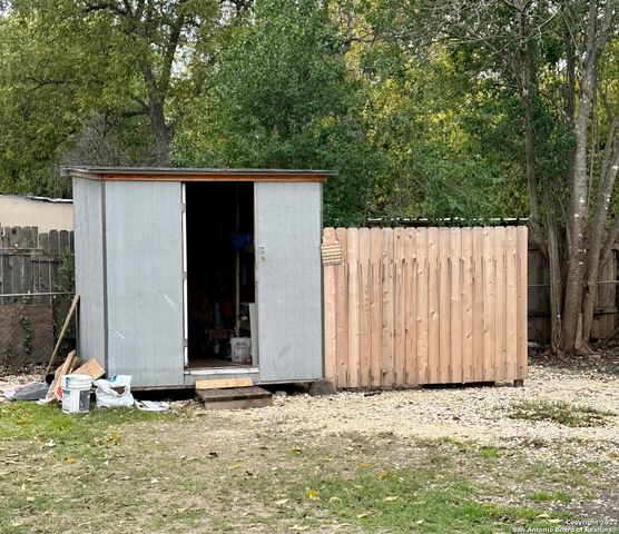1819 Madrid St, San Antonio, TX 78237