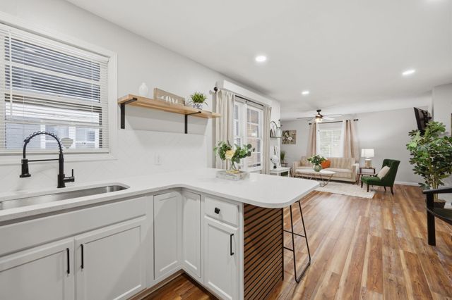549-551 S Glendale Ave, Wichita, KS 67218