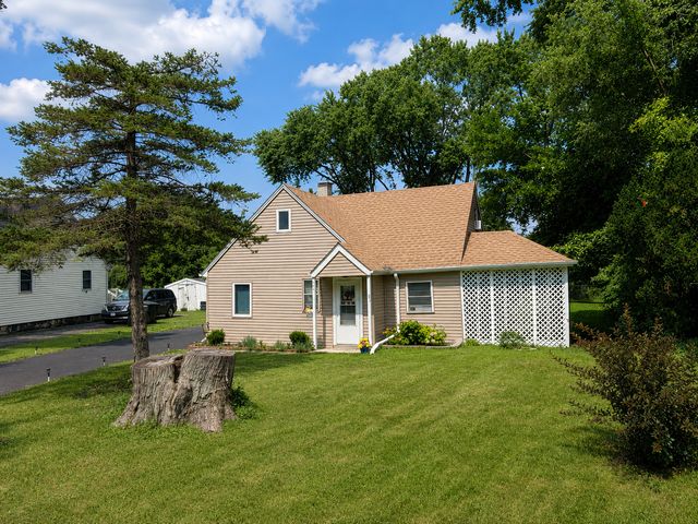 924 Hillwood Circle, Round Lake Beach, IL 60073