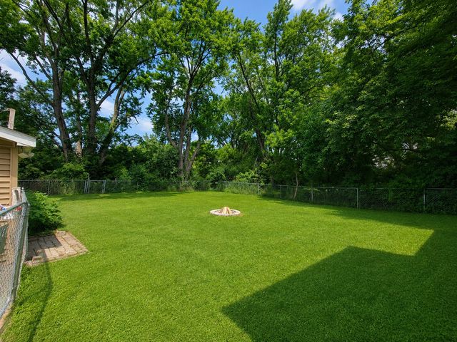 924 Hillwood Circle, Round Lake Beach, IL 60073