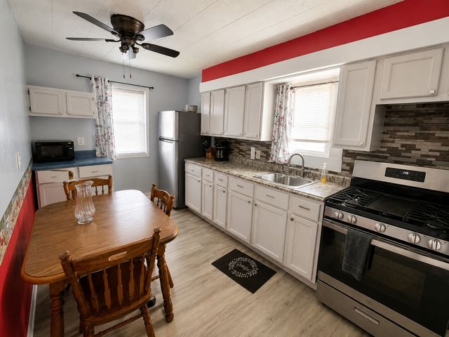 924 Hillwood Circle, Round Lake Beach, IL 60073