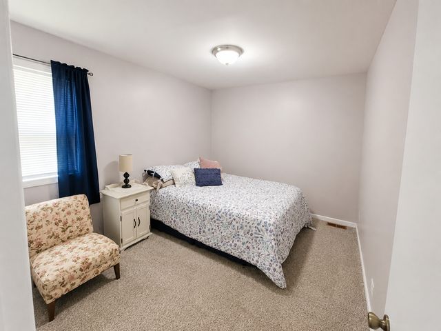 924 Hillwood Circle, Round Lake Beach, IL 60073