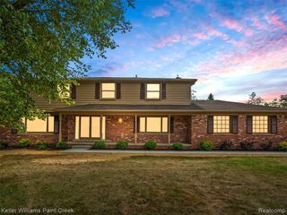 5925 Oakland Valley Drive, Rochester, MI 48306