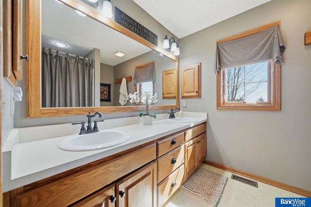 6830 SW 9 Street, Lincoln, NE 68523