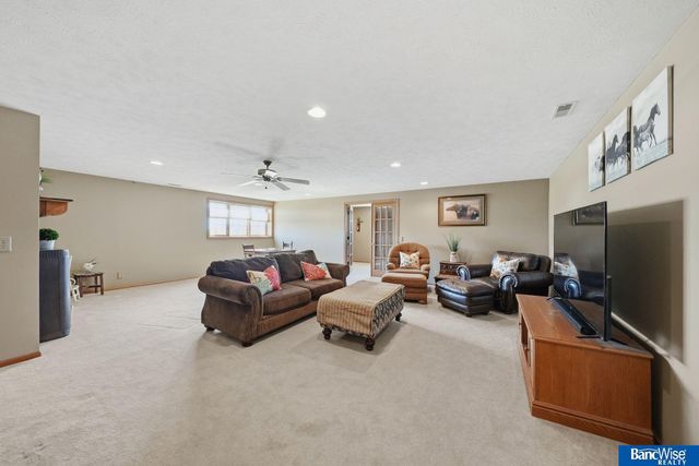 6830 SW 9 Street, Lincoln, NE 68523