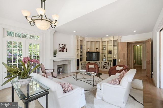 9200 REDWOOD AVE, Bethesda, MD 20817