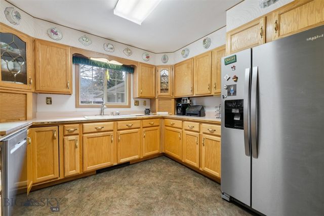 2818 Elizabeth Warren Avenue, Butte, MT 59701