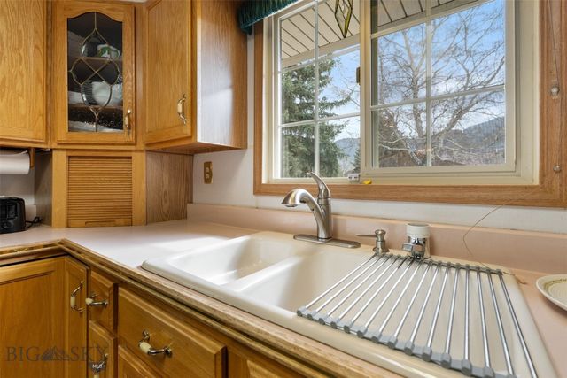 2818 Elizabeth Warren Avenue, Butte, MT 59701