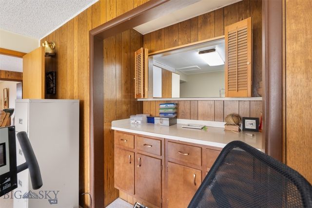 2818 Elizabeth Warren Avenue, Butte, MT 59701