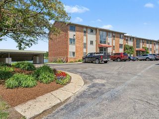 1974 Klingensmith Road 4, Bloomfield Hills, MI 48302