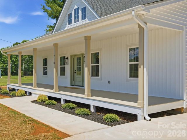 810 Mountain Crest Drive, Kings Mountain, NC 28086