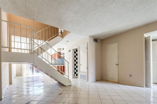 2200 Triway Lane 87, Houston, TX 77043