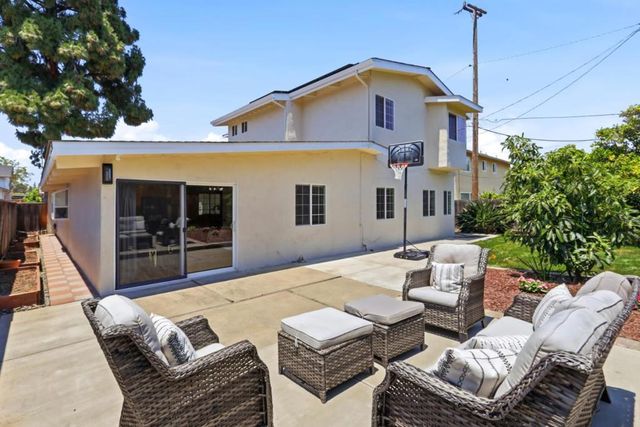 1056 Oaktree Drive, San Jose, CA 95129