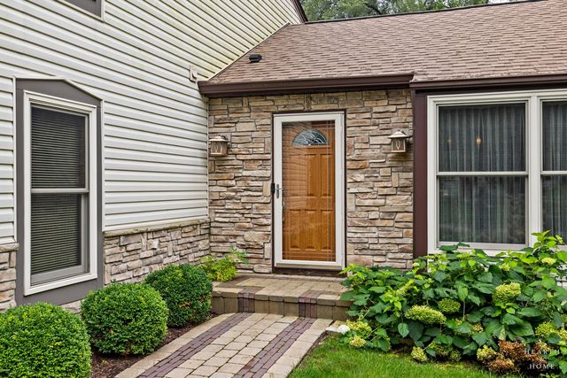 400 Old Hunt Road, Fox River Grove, IL 60021