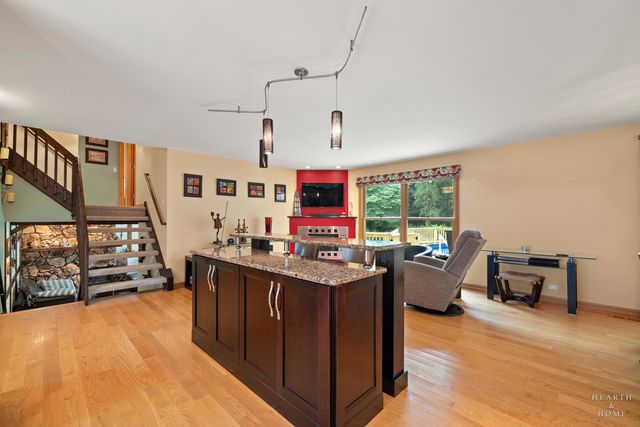 400 Old Hunt Road, Fox River Grove, IL 60021