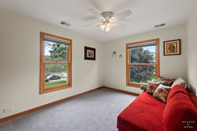 400 Old Hunt Road, Fox River Grove, IL 60021