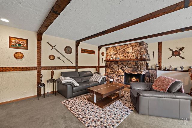 400 Old Hunt Road, Fox River Grove, IL 60021