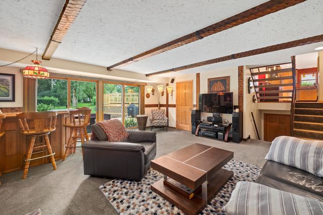 400 Old Hunt Road, Fox River Grove, IL 60021