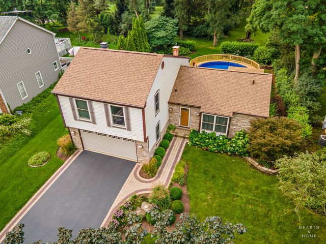 400 Old Hunt Road, Fox River Grove, IL 60021
