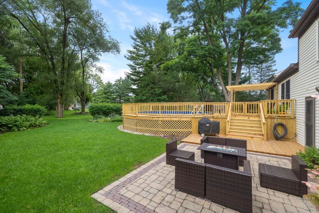 400 Old Hunt Road, Fox River Grove, IL 60021