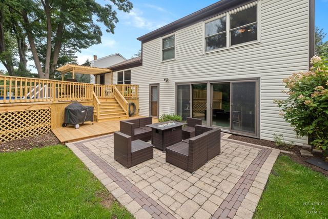 400 Old Hunt Road, Fox River Grove, IL 60021