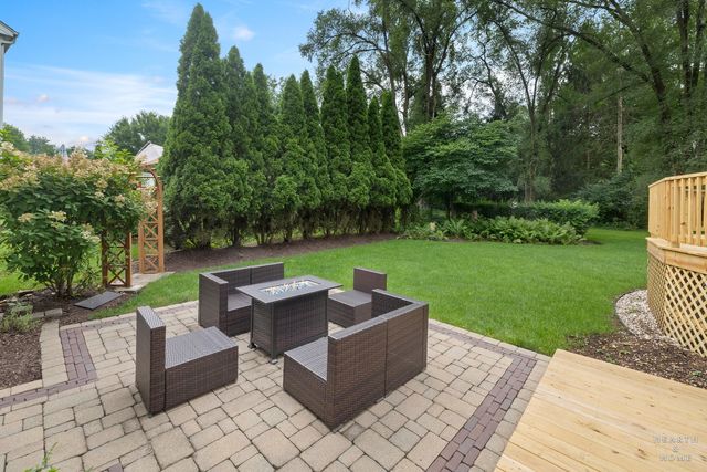 400 Old Hunt Road, Fox River Grove, IL 60021