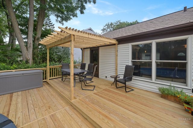 400 Old Hunt Road, Fox River Grove, IL 60021