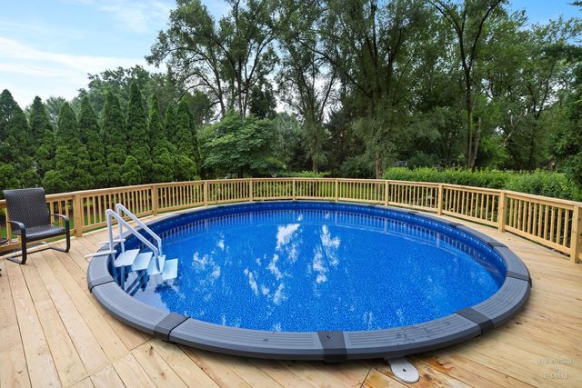 400 Old Hunt Road, Fox River Grove, IL 60021