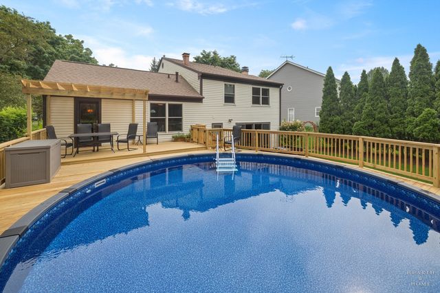 400 Old Hunt Road, Fox River Grove, IL 60021