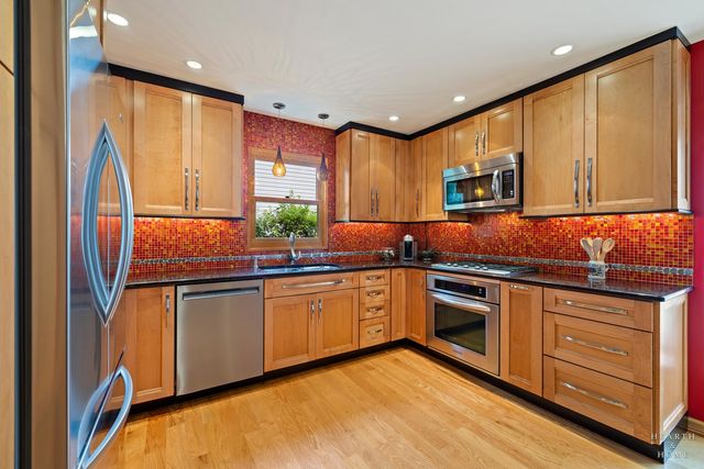 400 Old Hunt Road, Fox River Grove, IL 60021
