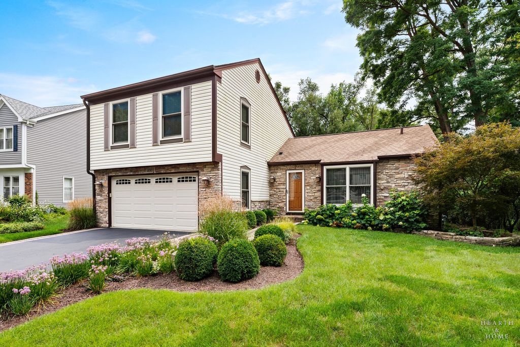 400 Old Hunt Road, Fox River Grove, IL 60021
