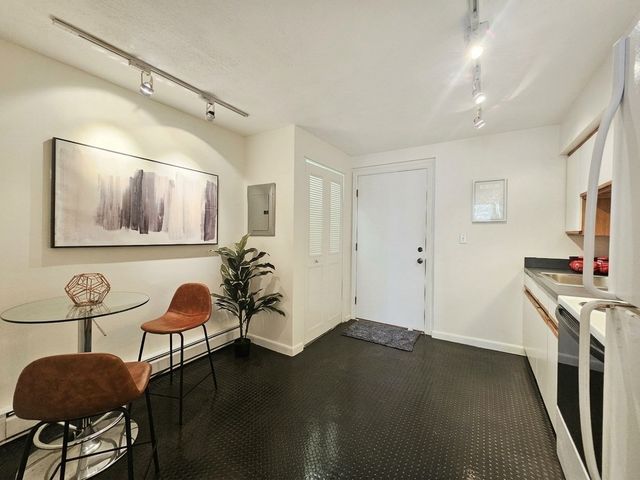 10 Roberts St 22, Somerville, MA 02145