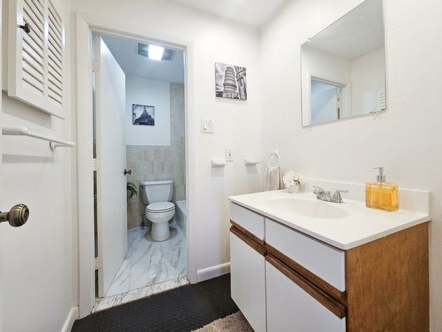 10 Roberts St 22, Somerville, MA 02145