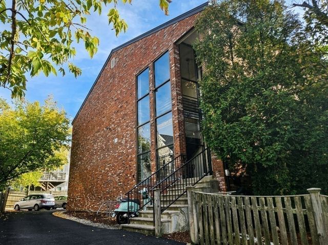 10 Roberts St 22, Somerville, MA 02145