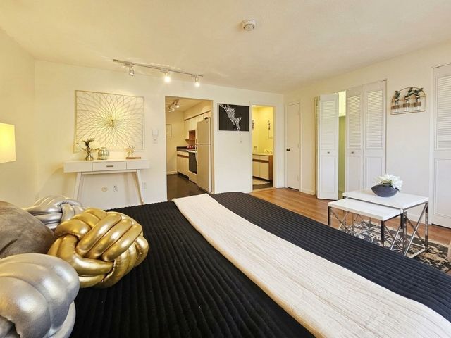 10 Roberts St 22, Somerville, MA 02145