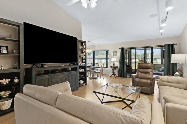 4928 S Boxwood Circle, Boynton Beach, FL 33436