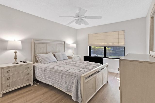 4928 S Boxwood Circle, Boynton Beach, FL 33436