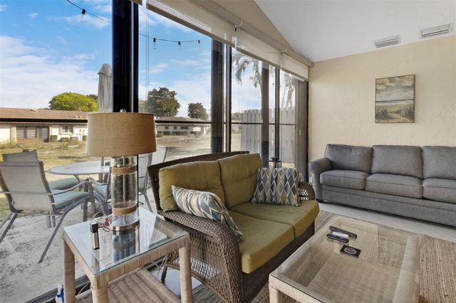 4928 S Boxwood Circle, Boynton Beach, FL 33436